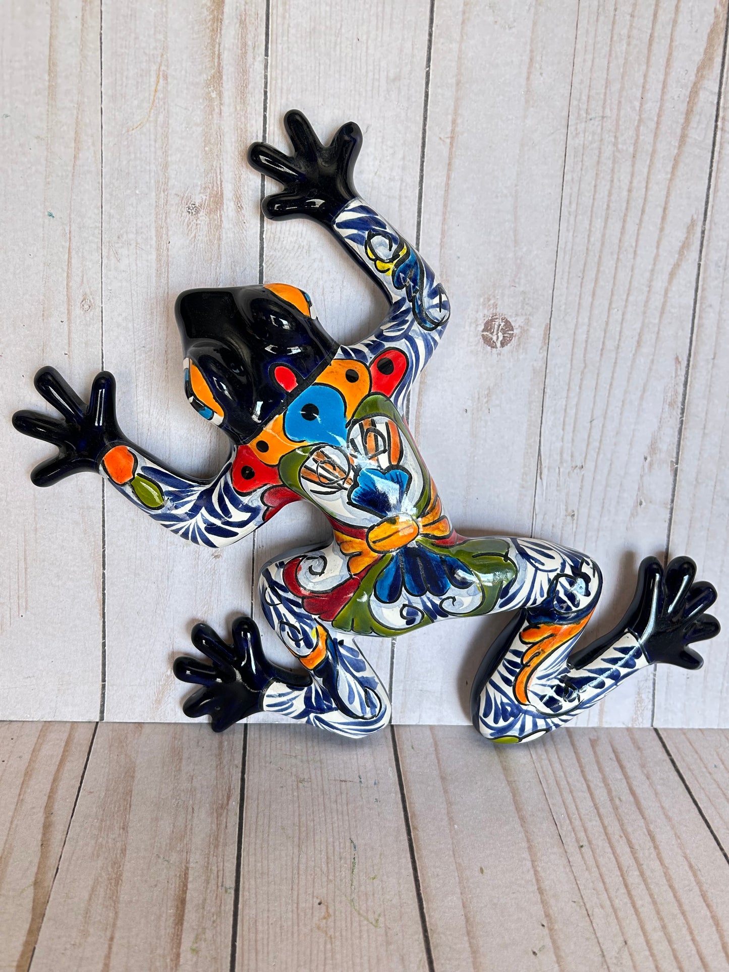 SMALL TALAVERA WALL FROGS
