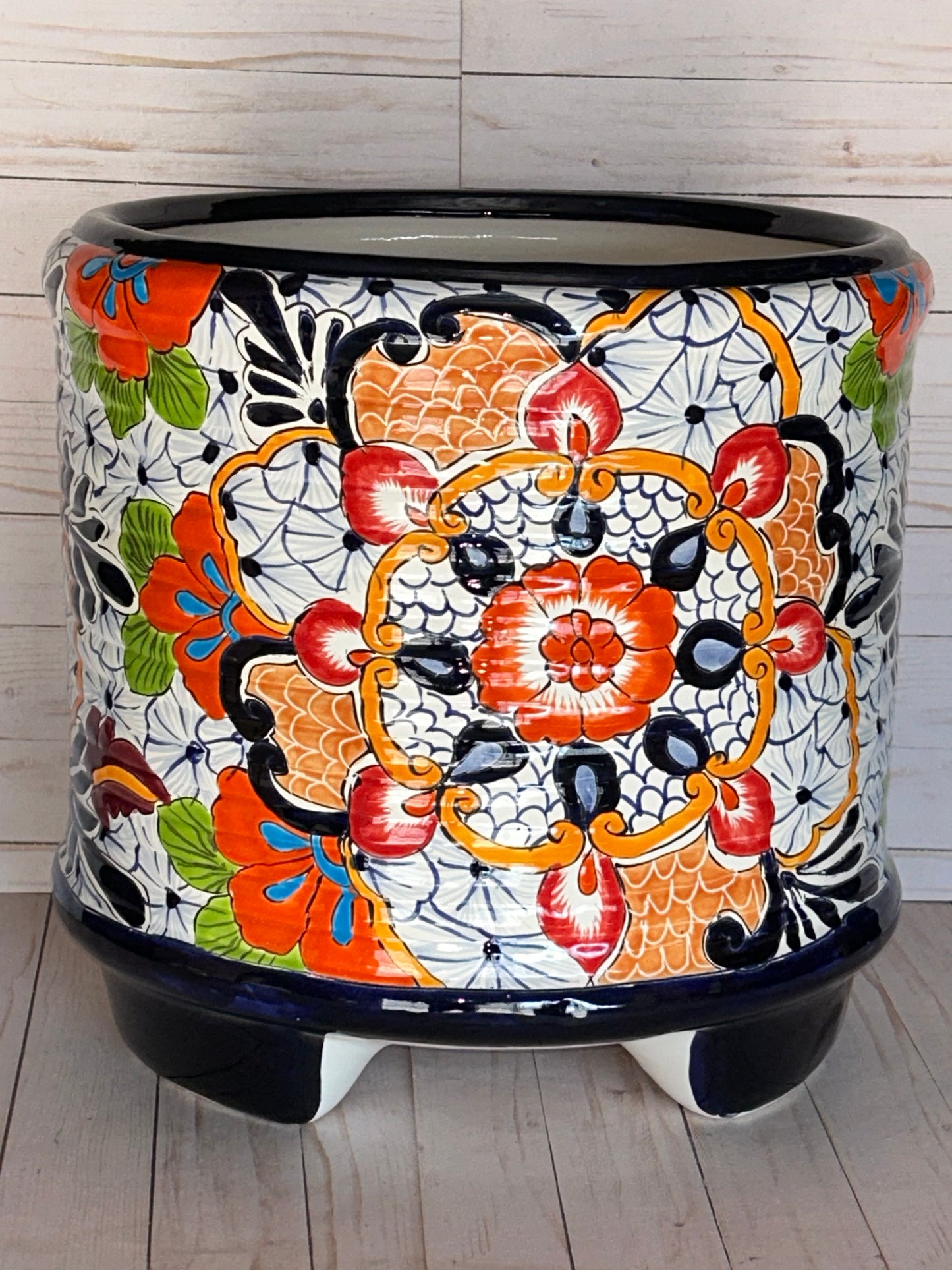 LARGE RINGED ROUND TALAVERA POTS